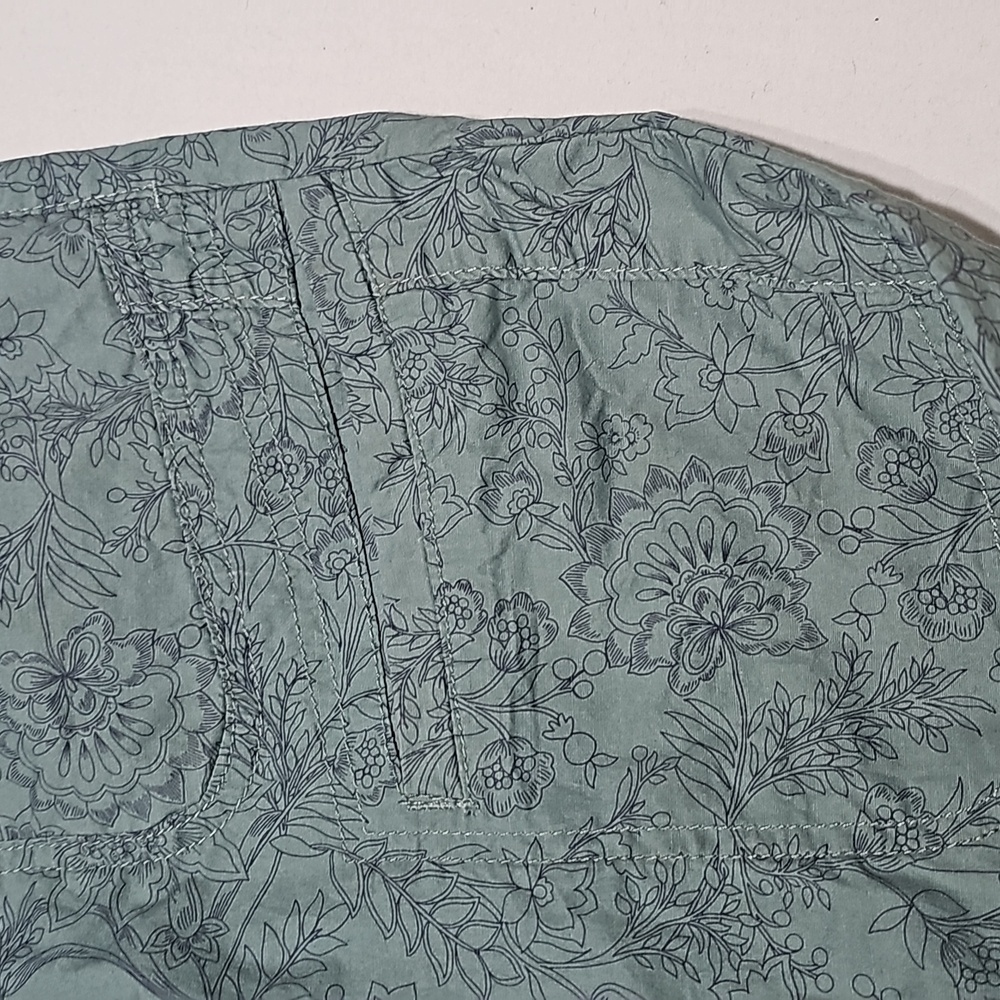 Democracy Teal Floral Capris - Picture 3 of 7